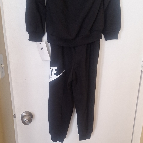 Nike Kids Black Jogger Set with White Logo - Picture 4 of 4